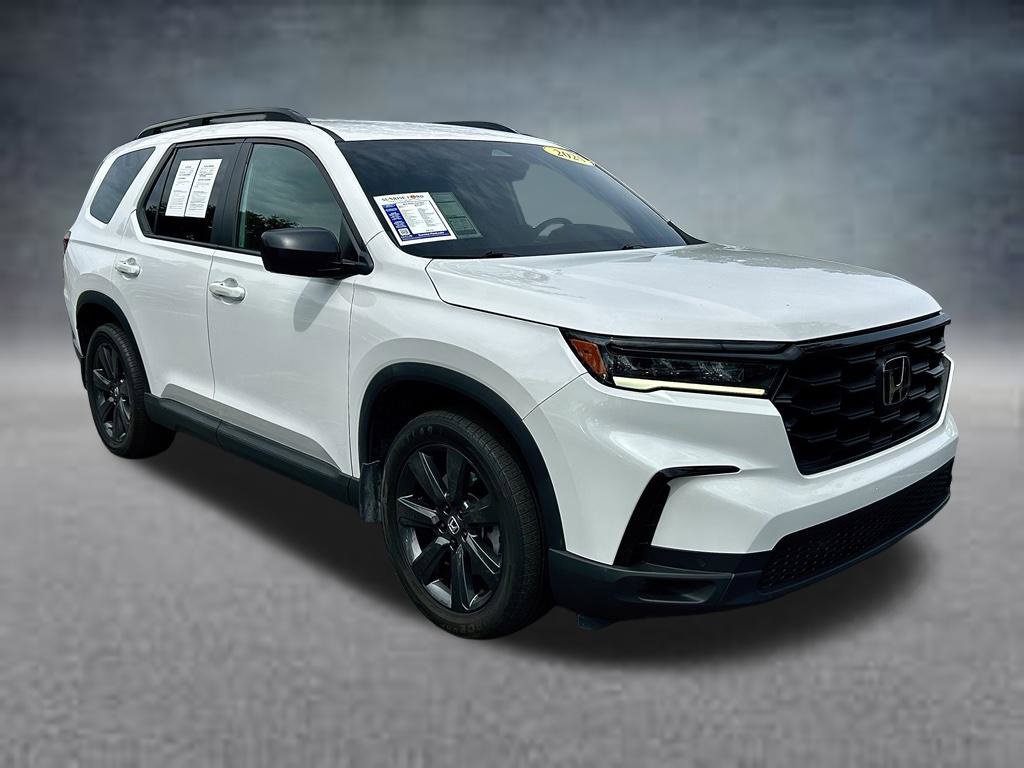 Used 2025 Honda Pilot Sport image 3