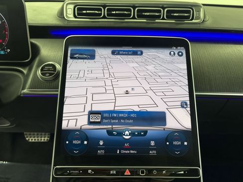 Used 2022 Mercedes-Benz S 580 4MATIC Sedan w/ AMG Line Package image 17