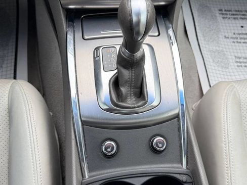 Used 2010 INFINITI G37 Journey w/ Premium Pkg image 17