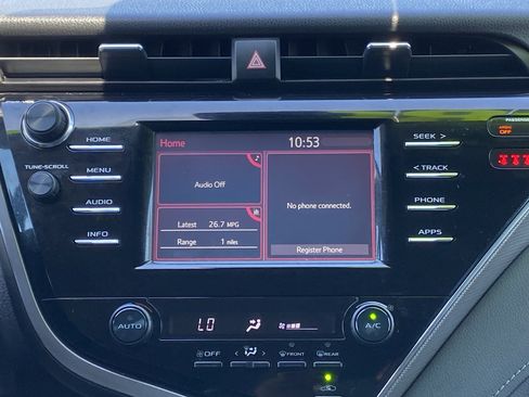 Used 2018 Toyota Camry SE FWD image 13