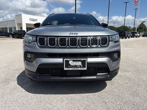 Used 2024 Jeep Compass Latitude AWD/4WD image 9