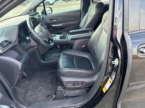 Used 2022 Toyota Sienna XLE Woodland Edition AWD/4WD image 5