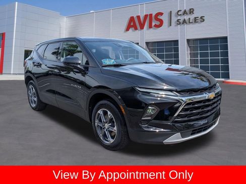 Used 2025 Chevrolet Blazer LT FWD image 3