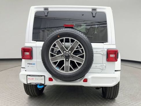 Used 2022 Jeep Wrangler Unlimited Sahara AWD/4WD image 3