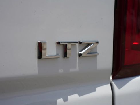 Used 2022 Chevrolet Silverado 2500 LTZ w/ LTZ Convenience Package AWD/4WD image 19