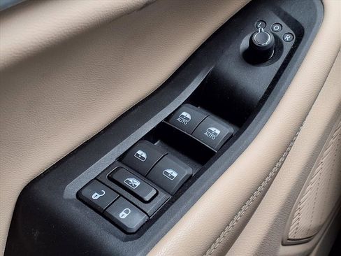 Used 2023 Jeep Grand Cherokee L Limited image 11