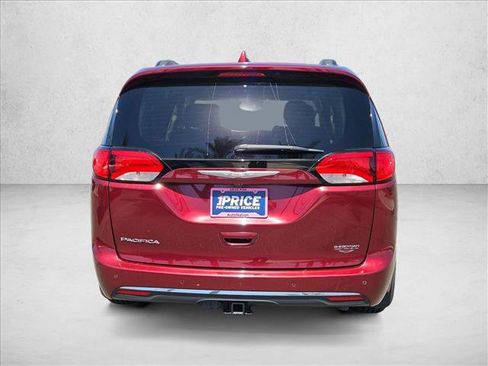 Used 2017 Chrysler Pacifica Touring-L FWD image 6