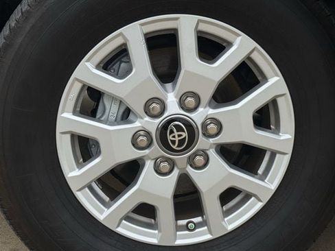Used 2025 Toyota Tacoma SR5 AWD/4WD image 11