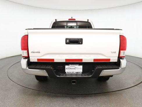 Used 2017 Toyota Tacoma SR5 image 5
