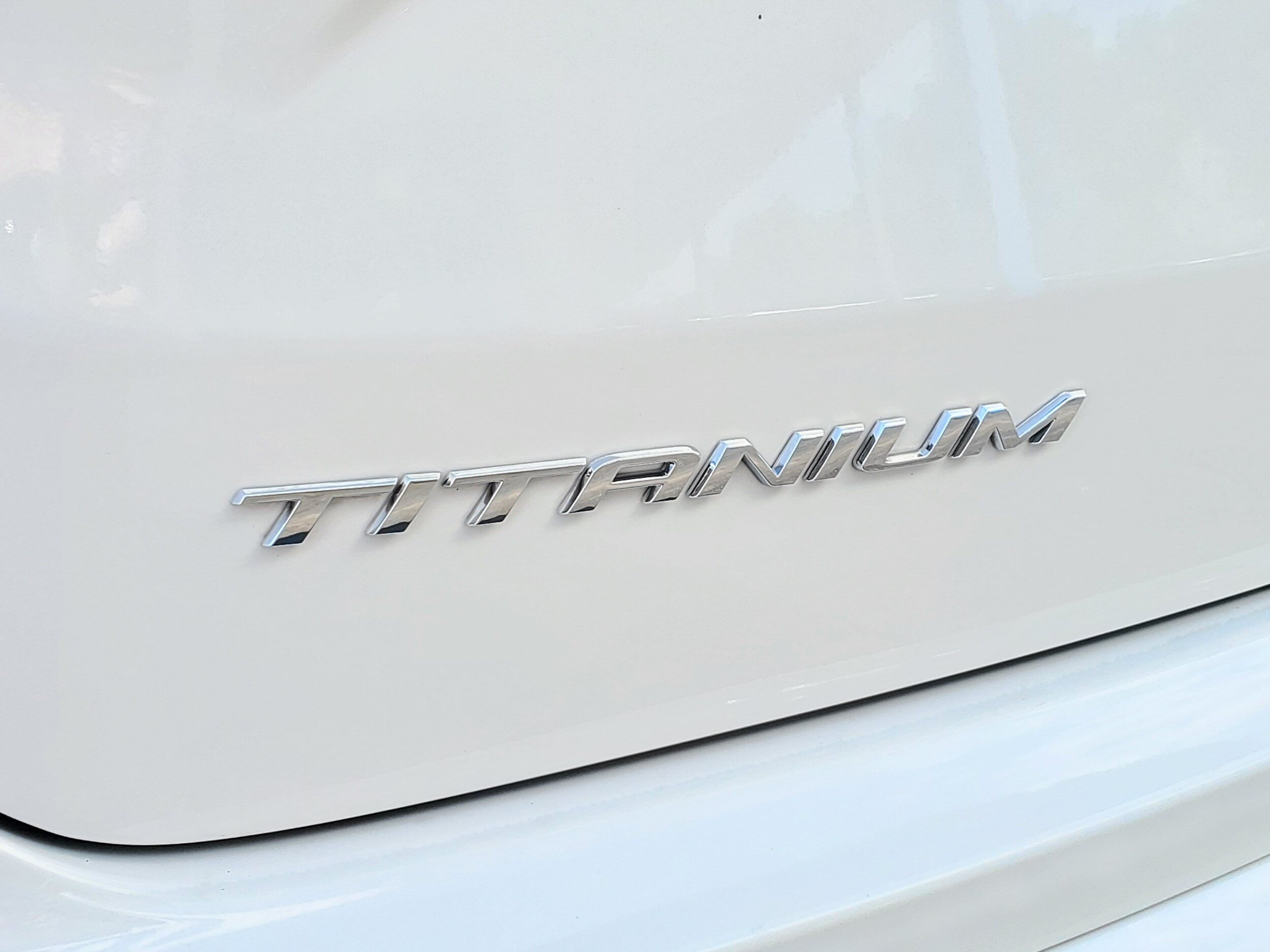 Used 2021 Ford Edge Titanium w/ Equipment Group 301A FWD image 9