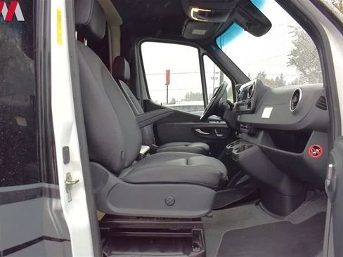 Used 2019 Mercedes-Benz Sprinter 170 image 28