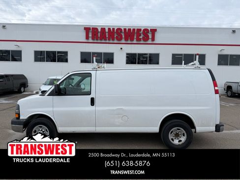 Used 2015 Chevrolet Express 2500 image 2
