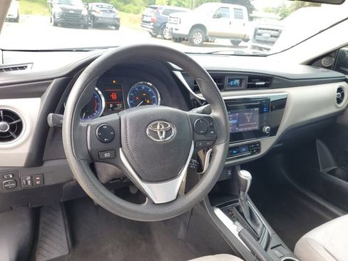 Used 2018 Toyota Corolla LE FWD image 12