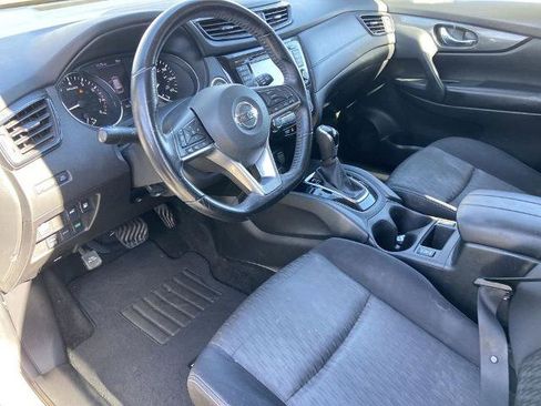 Used 2018 Nissan Rogue SV image 6