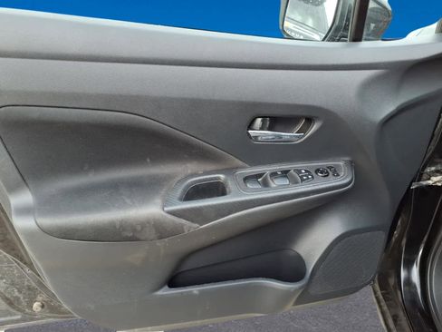 Used 2021 Nissan Versa SV FWD image 7