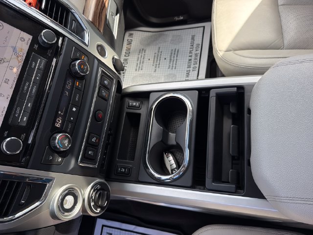 Used 2020 Nissan Titan SL w/ Moonroof Package AWD/4WD image 28