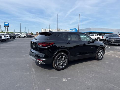 Used 2025 Chevrolet Blazer LT AWD/4WD image 3