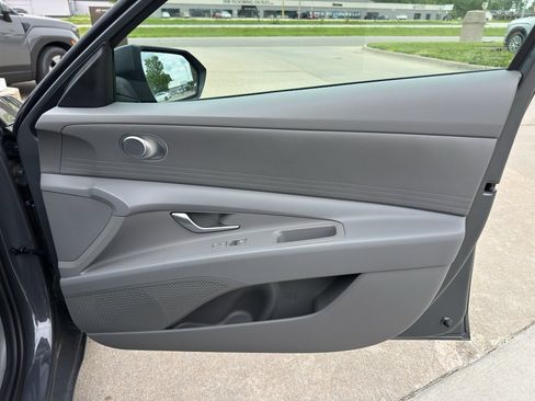 New 2026 Hyundai Elantra SE FWD image 25