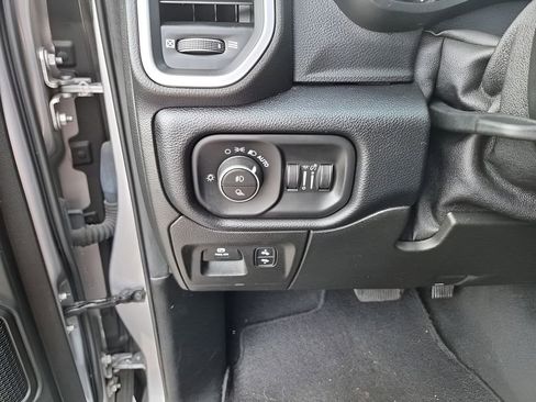 Used 2019 RAM 1500 Big Horn image 32