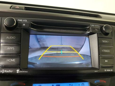 Used 2018 Toyota RAV4 XLE AWD/4WD image 26