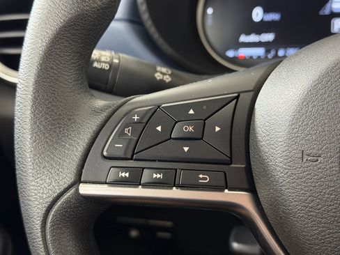 Used 2025 Nissan Versa SV FWD image 17