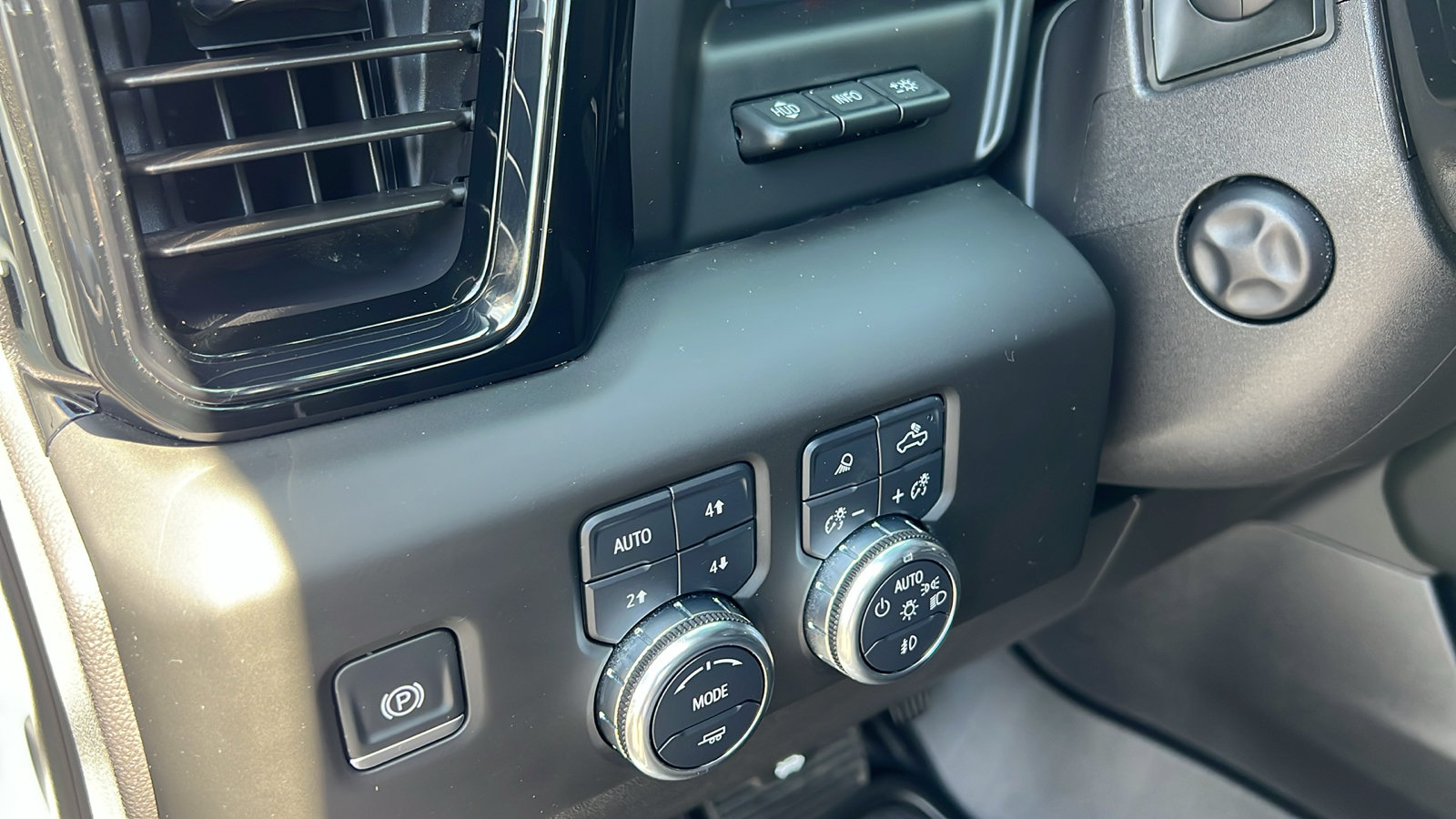 Certified 2024 GMC Sierra 1500 AT4X AWD/4WD image 31