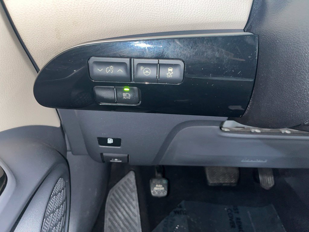 Used 2018 Toyota Prius Two w/ Prius Two Safety Plus Package FWD image 58