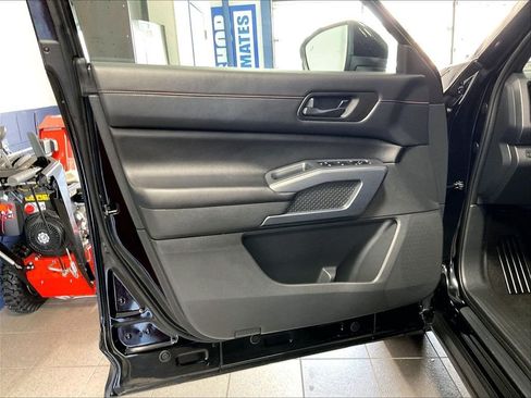 Used 2024 Nissan Pathfinder Rock Creek AWD/4WD image 9