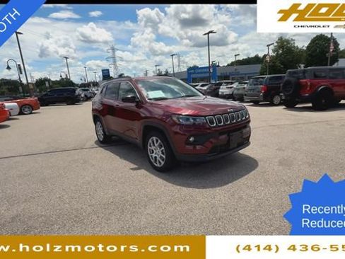 Used 2022 Jeep Compass Latitude w/ Sun and Sound Group AWD/4WD image 2