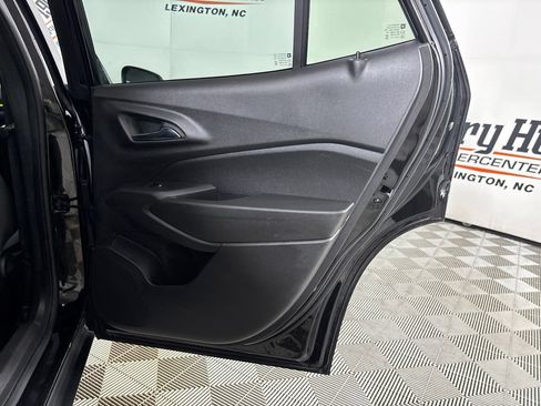 Used 2024 Chevrolet Trax ACTIV FWD image 25