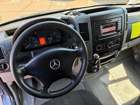 Used 2018 Mercedes-Benz Sprinter 2500 image 13