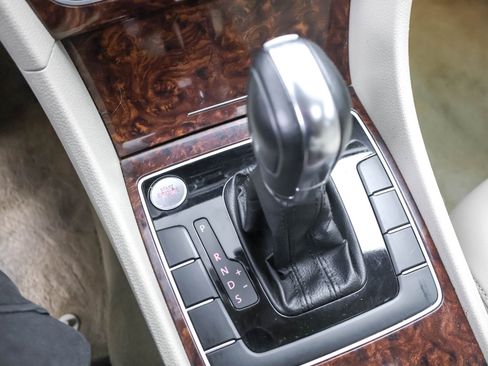 Used 2013 Volkswagen Passat TDI SEL Premium FWD image 12
