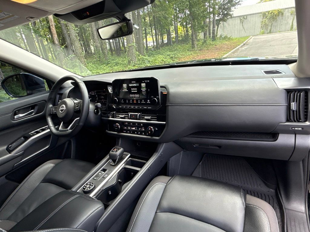 Used 2023 Nissan Pathfinder SL AWD/4WD image 46