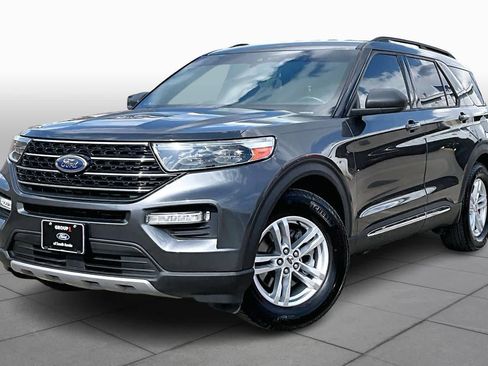 Used 2020 Ford Explorer XLT w/ Equipment Group 202A image 2