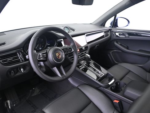Used 2026 Porsche Macan AWD/4WD image 28