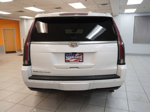 Used 2019 Cadillac Escalade ESV Luxury image 9