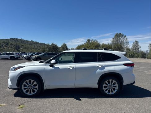 Used 2022 Toyota Highlander Limited AWD/4WD image 8