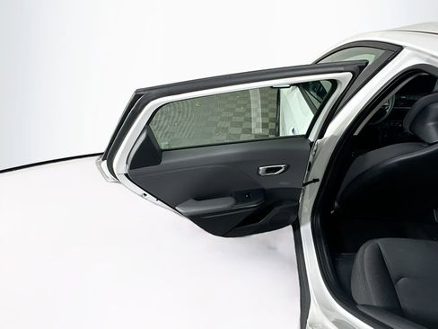 Used 2025 Kia K4 LXS image 26