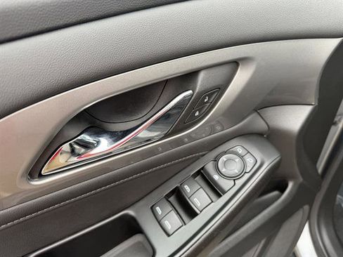 Used 2023 Chevrolet Traverse LT image 33