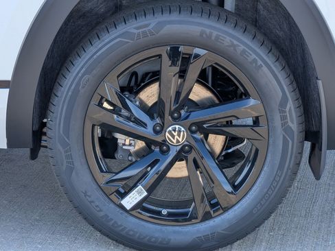 New 2026 Volkswagen Atlas Cross Sport SEL R-Line AWD/4WD image 3