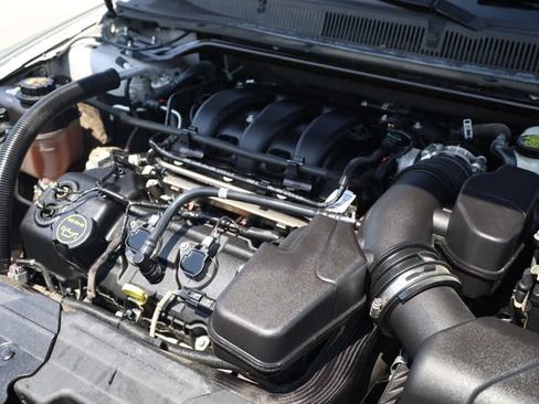 Used 2017 Ford Taurus SEL FWD image 11