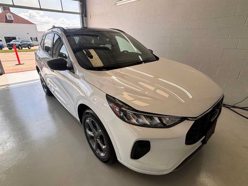 Used 2023 Ford Escape ST-Line w/ Tech Pack #1 AWD/4WD image 3