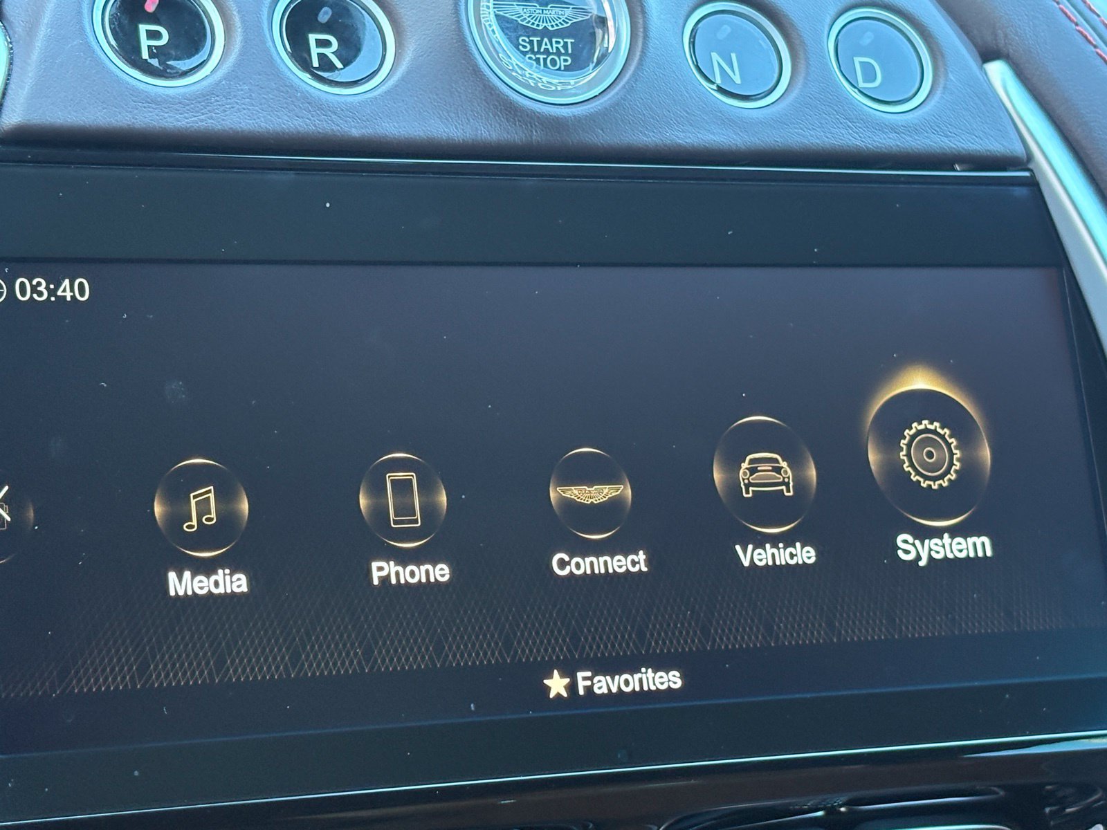 Used 2021 Aston Martin DBX AWD/4WD image 34