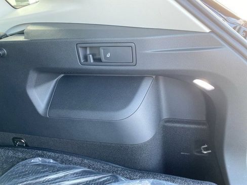 New 2025 Volkswagen Tiguan SE image 66