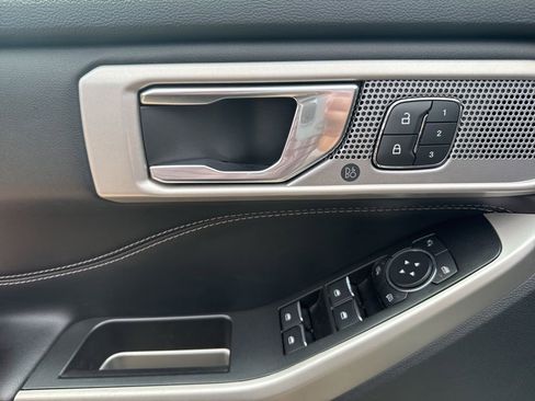 Used 2022 Ford Explorer Limited w/ Class IV Trailer Tow Package image 9