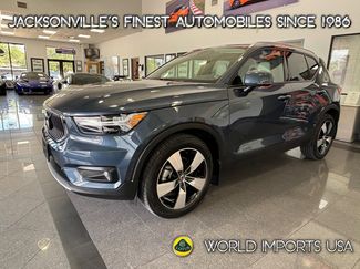 Used 2022 Volvo XC40 T5 Momentum w/ Premium Package image 1