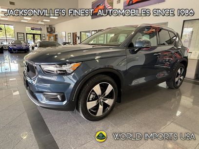 Used 2022 Volvo XC40 T5 Momentum w/ Premium Package