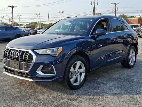 Used 2020 Audi Q3 2.0T Premium w/ Convenience Package AWD/4WD image 3