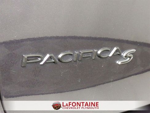 Used 2020 Chrysler Pacifica Touring w/ S Appearance Package image 29