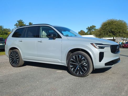 New 2026 Volvo XC90 B6 Ultra image 2